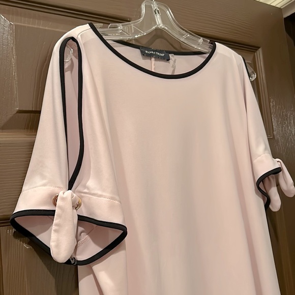 Ivanka Trump cold shoulder blouse light rose pink with black trim - Picture 1 of 5
